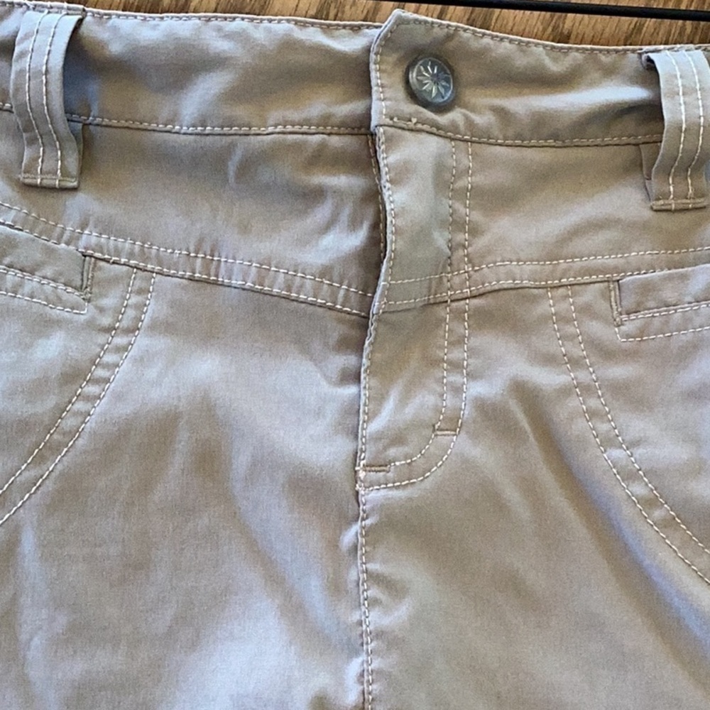 Athleta khaki golf, tennis, hiking skort. Women’s size 6 - Picture 5 of 16